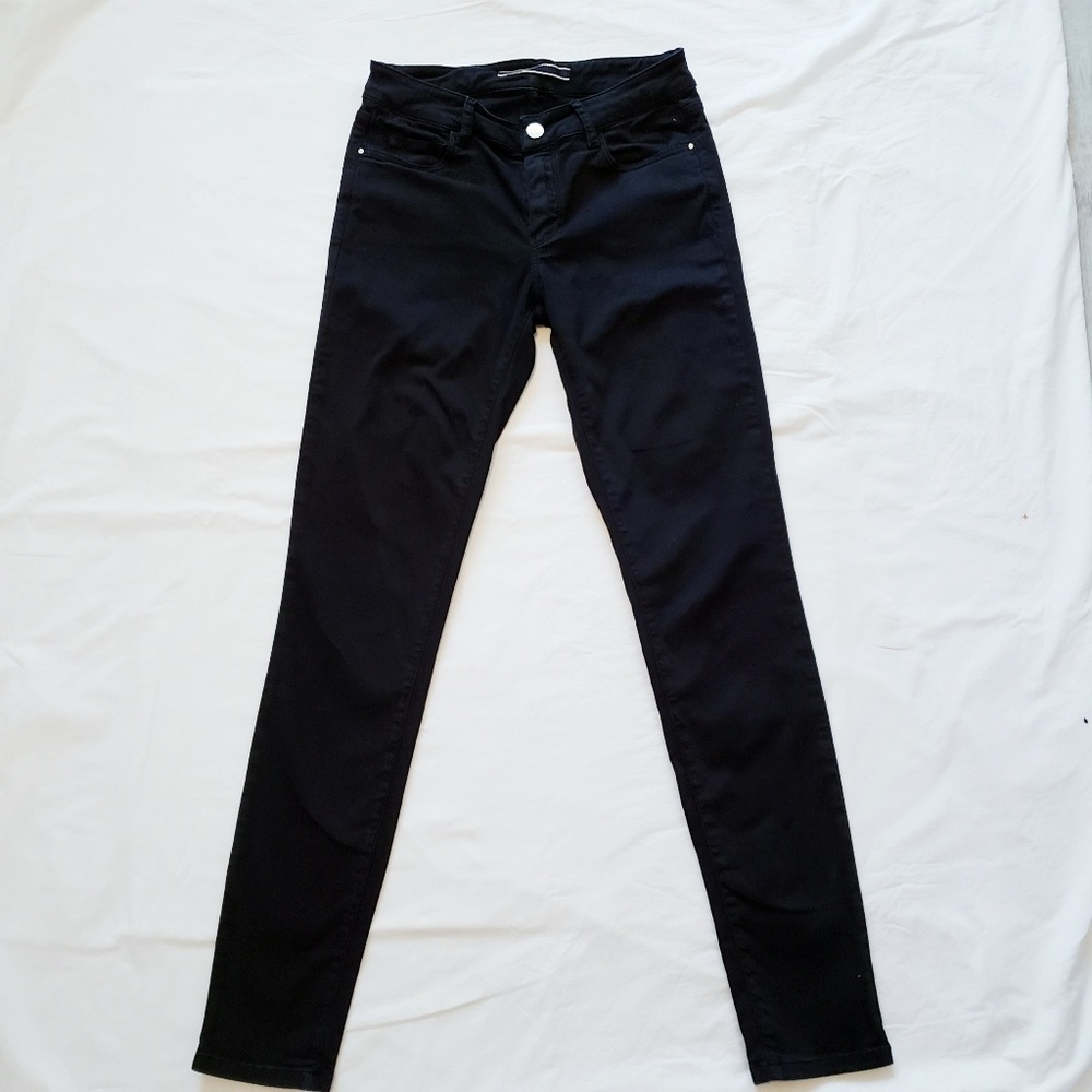 Woman's black skinny fit plans